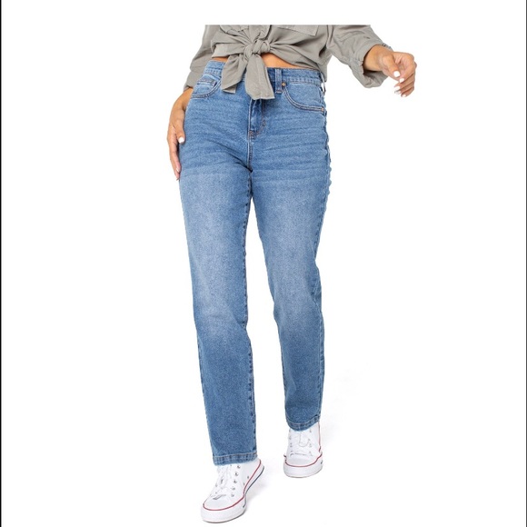 Celebrity Pink Curvy Hirise 9s Jean 532 